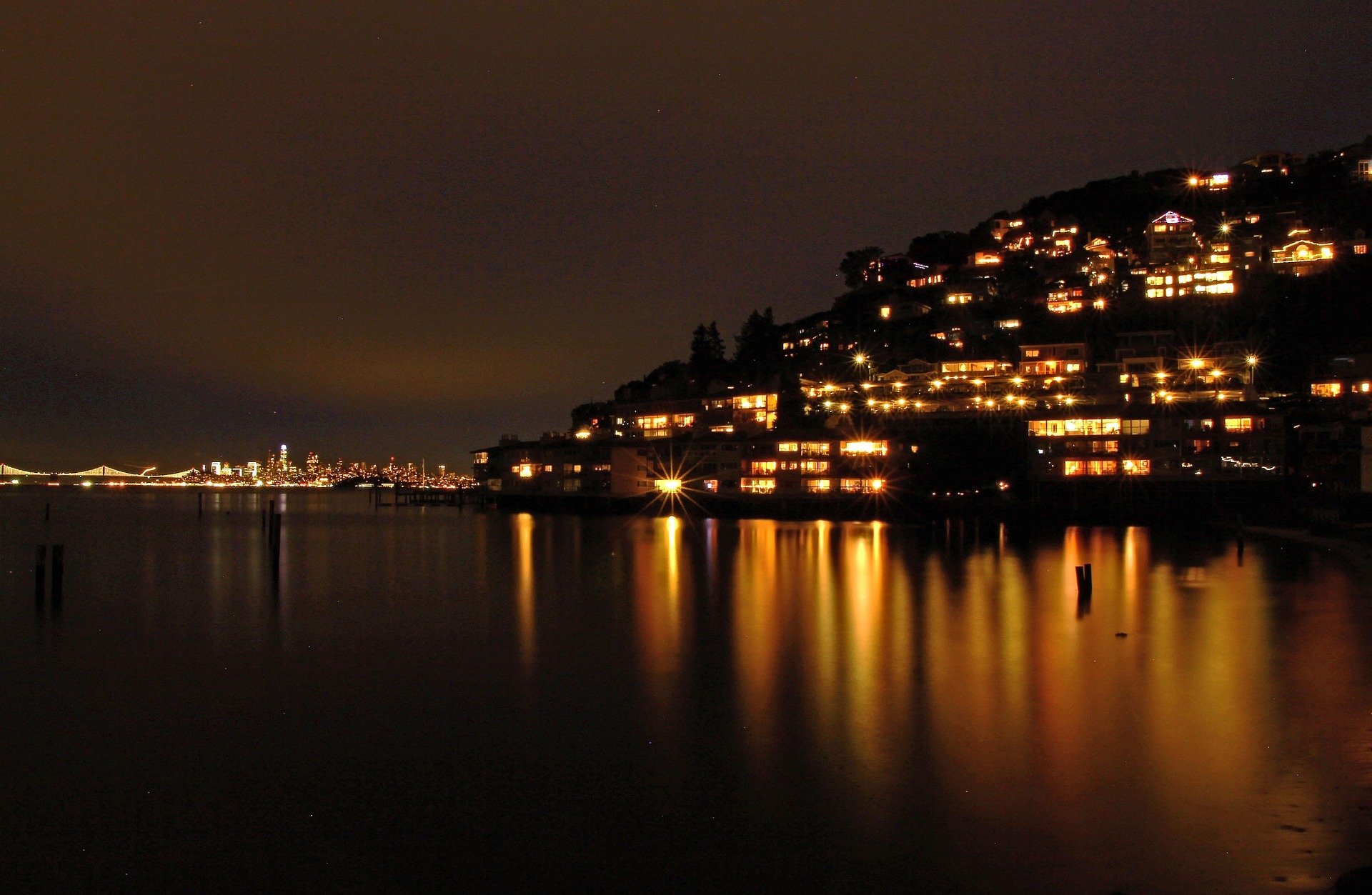 image of Sausalito waterline a night