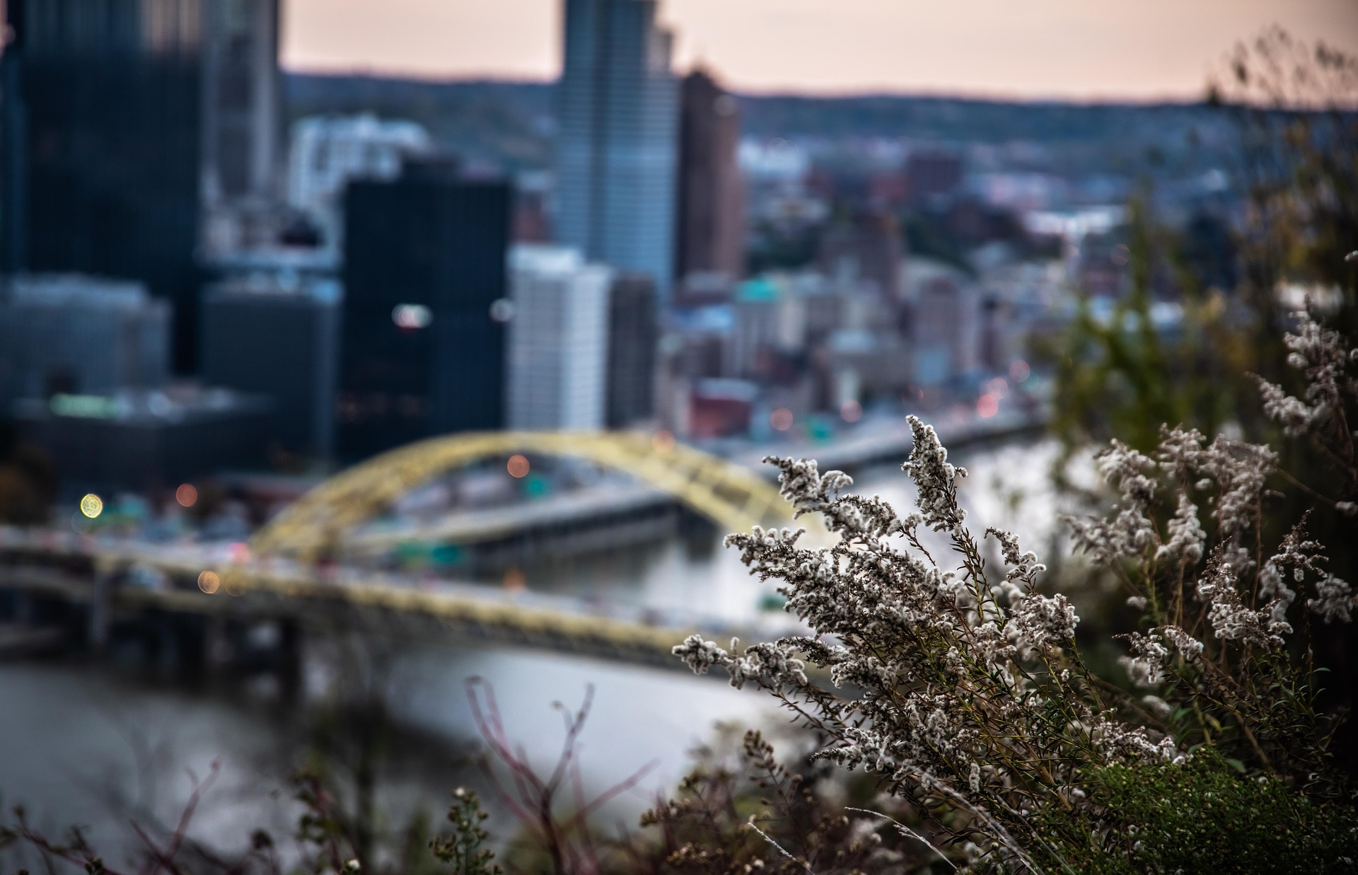 Landscape shot of the city of Pittsburgh